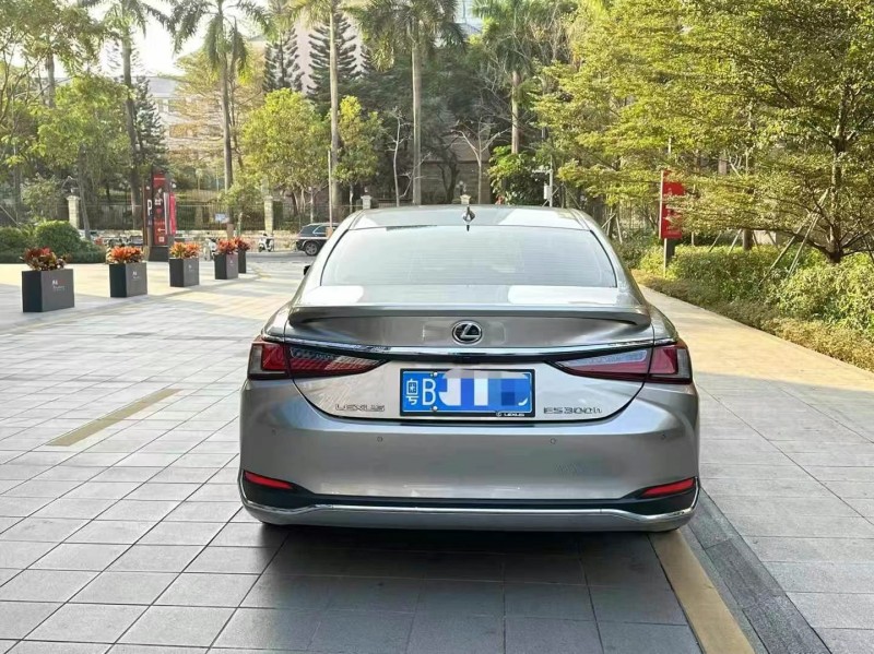 广州23年雷克萨斯ES9