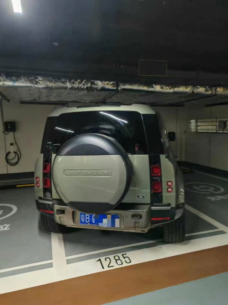 广州22年路虎卫士9