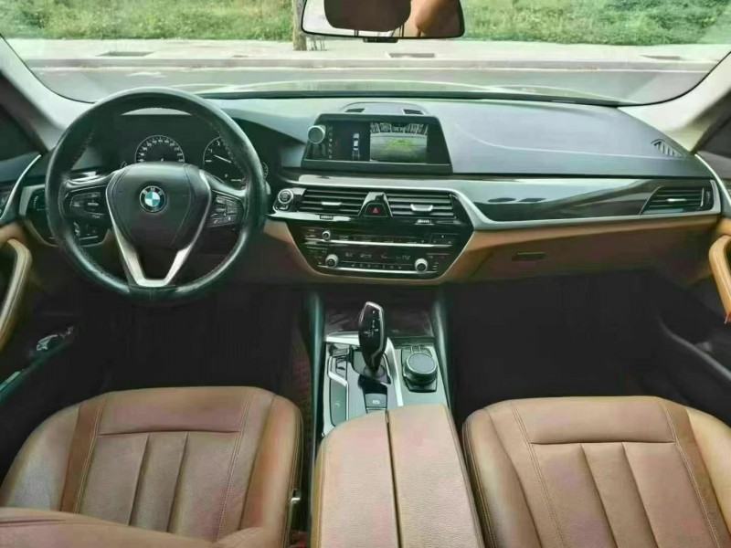 保定18年宝马5系8