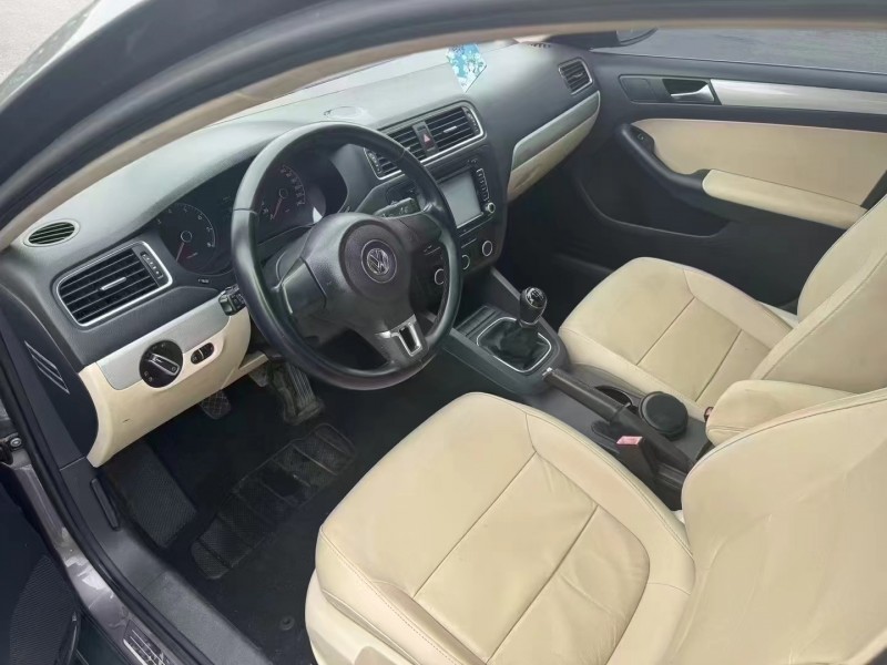 泰安14年大眾速騰8