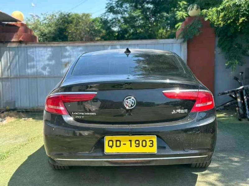 青岛17年别克君越8