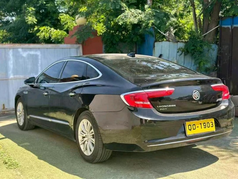 青岛17年别克君越9