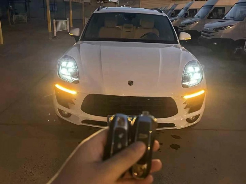 佛山17年保时捷Macan1