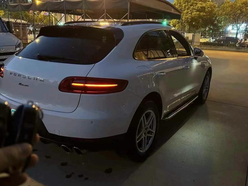 佛山17年保时捷Macan5
