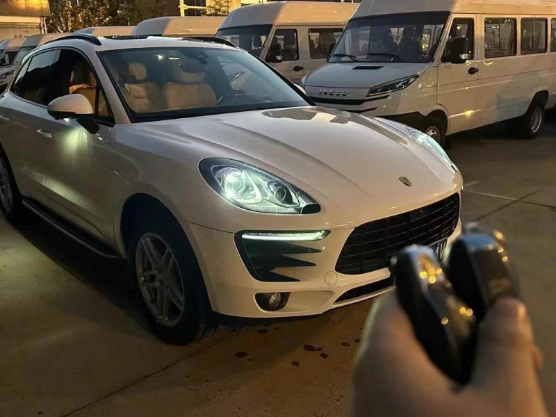 佛山17年保时捷Macan9
