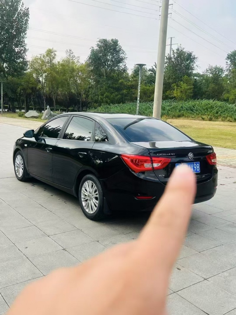 济宁16年别克英朗4