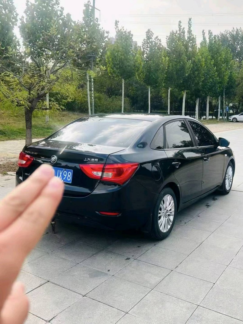 济宁16年别克英朗7