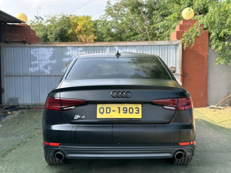 青岛17年奥迪A4L8