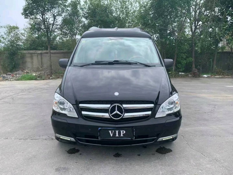 徐州17年奔驰威霆1