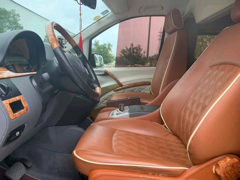 徐州17年奔驰威霆3