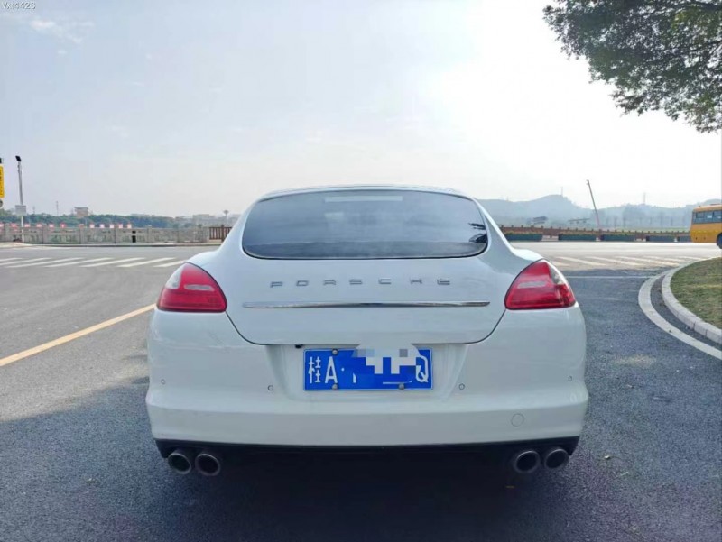 广州12年保时捷帕拉梅拉9