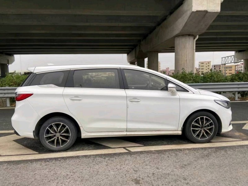 广州18年比亚迪宋5