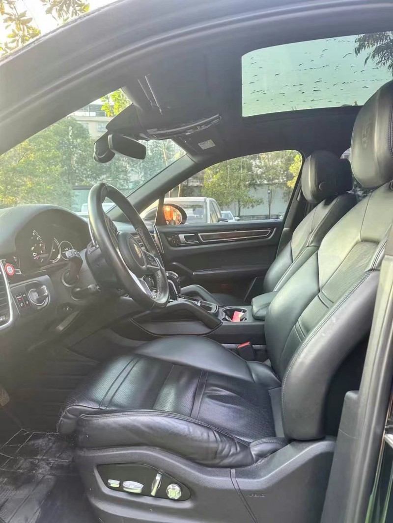 广州19年保时捷卡宴4