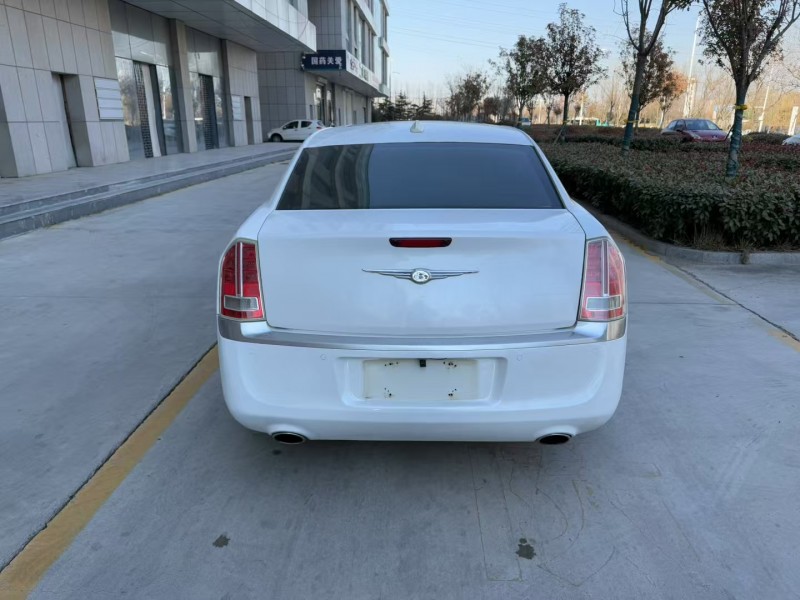 济宁13年克莱斯勒300C9