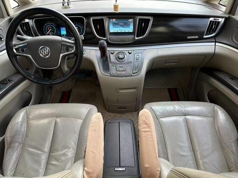 济宁13年别克GL84