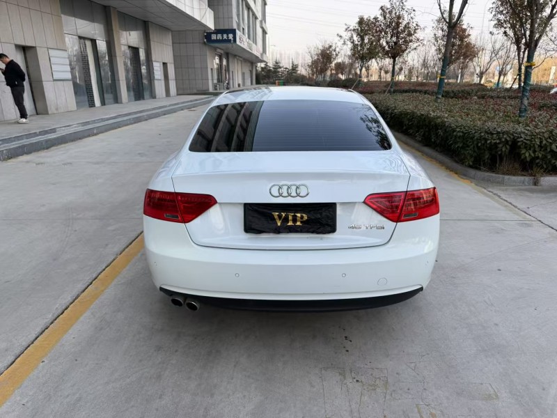 济宁15年奥迪A59
