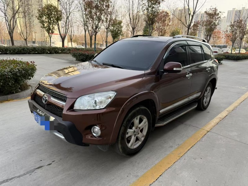 济宁12年丰田RAV42