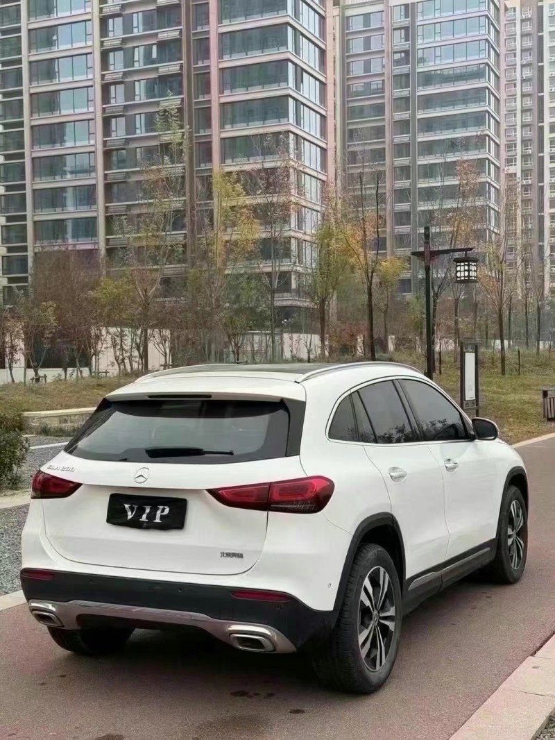 济宁22年奔驰GLA3