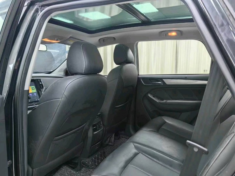 成都19年荣威RX56