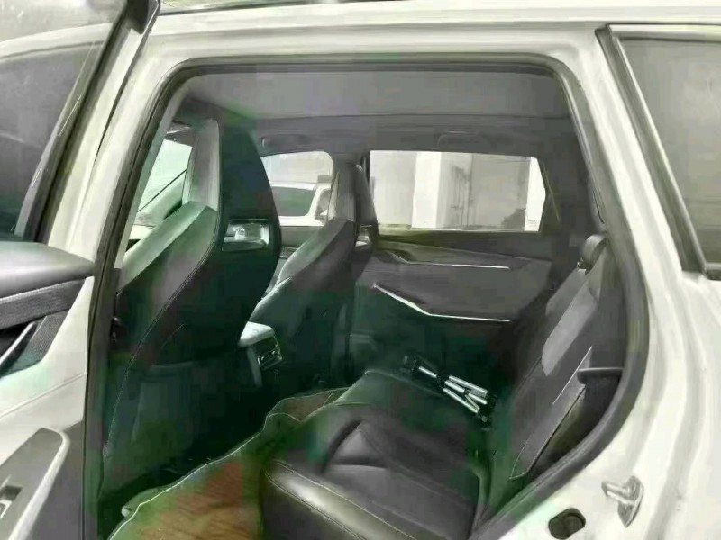 成都23年长安汽车CS754