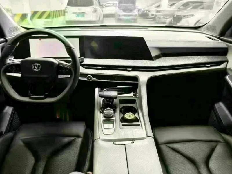 成都23年长安汽车CS756