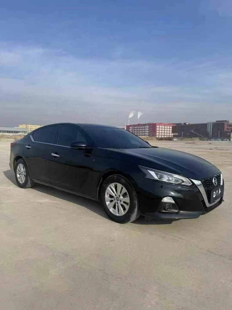济宁19年日产天籁3