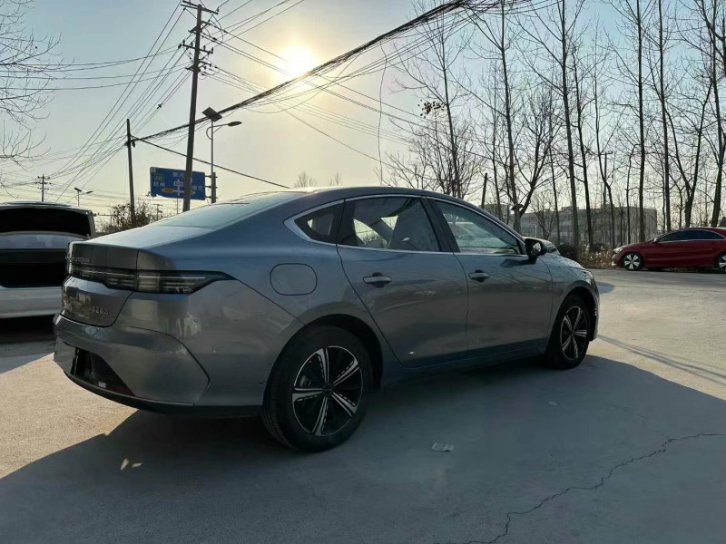 徐州24年比亚迪驱逐舰8