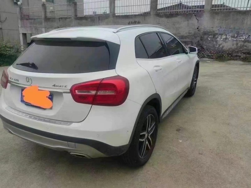 菏泽15年奔驰GLA3