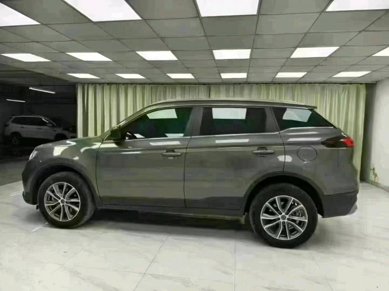 成都22年吉利博越7