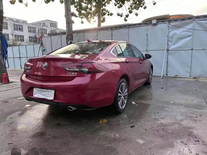 青岛18年别克君威8