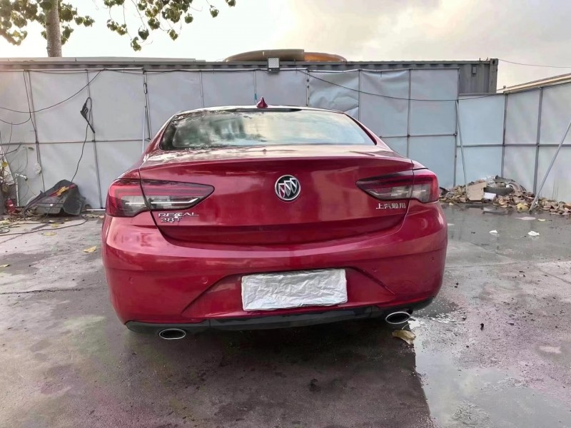 青岛18年别克君威9