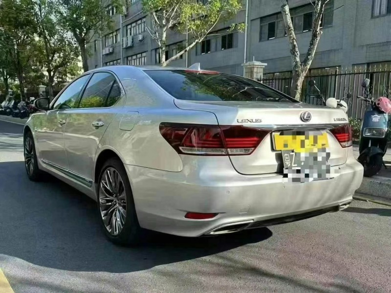 广州16年雷克萨斯LS7