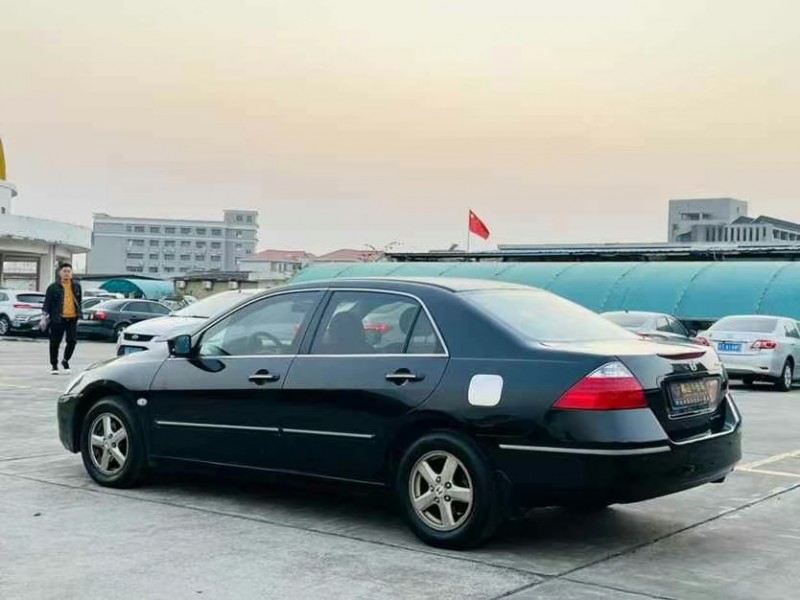 东莞07年本田雅阁7