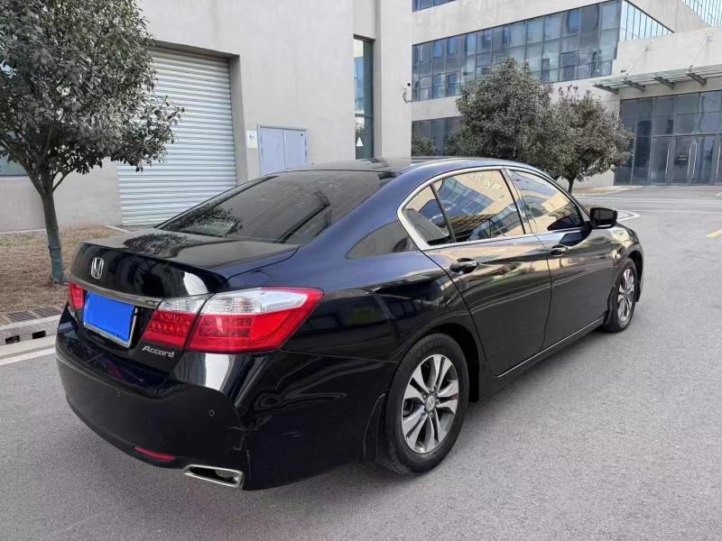 徐州14年本田雅阁7