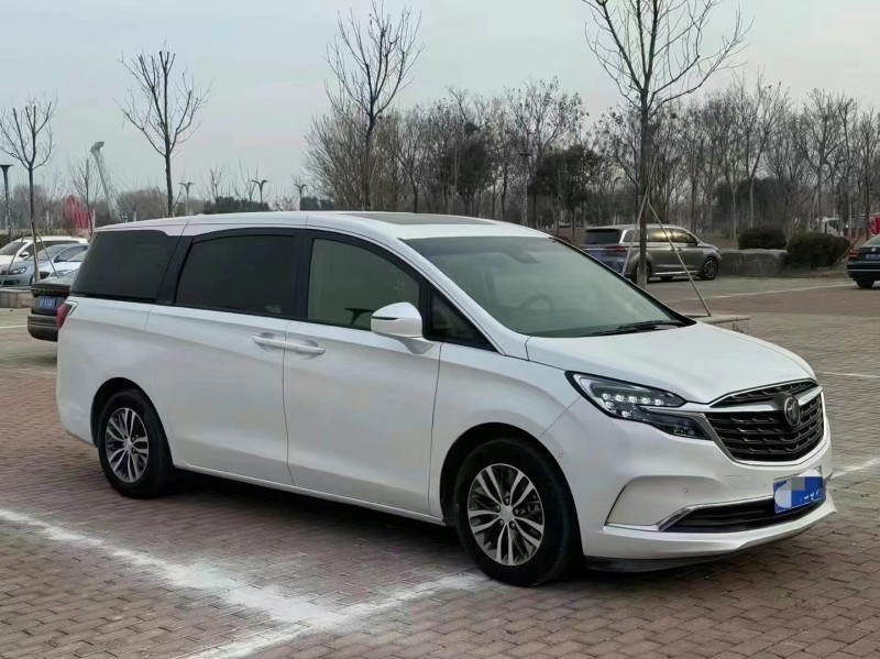 济宁21年别克GL84