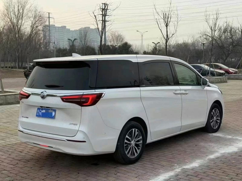 济宁21年别克GL85