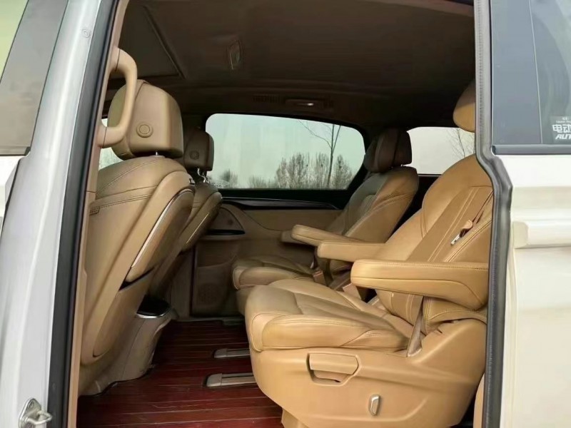 济宁21年别克GL86