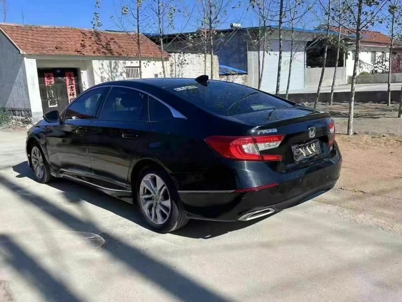 济宁21年本田雅阁8