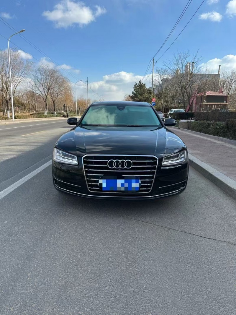 济宁16年奥迪A8L1