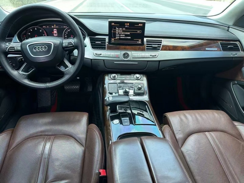 济宁16年奥迪A8L2