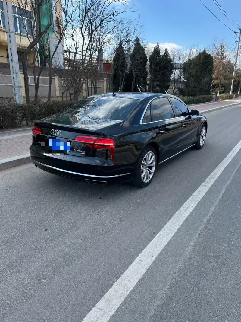 济宁16年奥迪A8L4