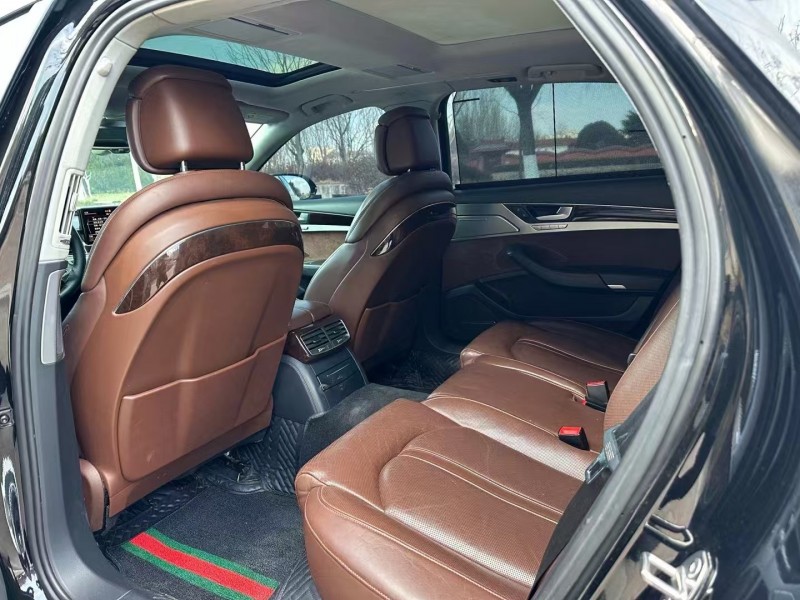 济宁16年奥迪A8L6