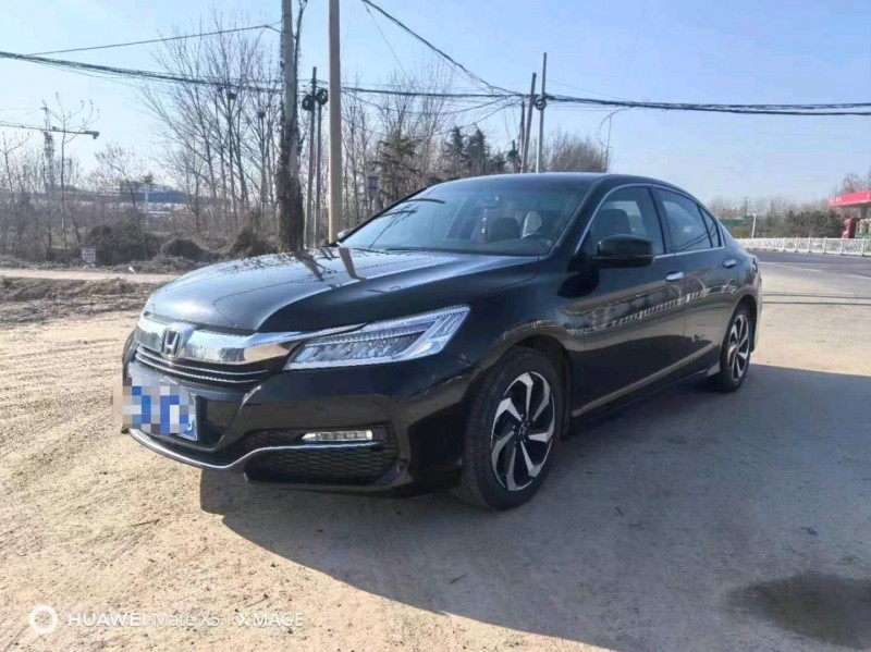 青岛17年本田雅阁2