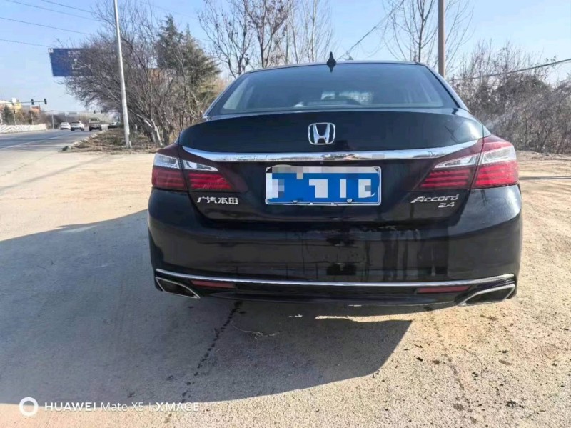 青岛17年本田雅阁4