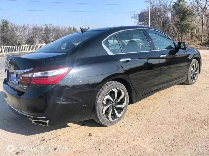 青岛17年本田雅阁5