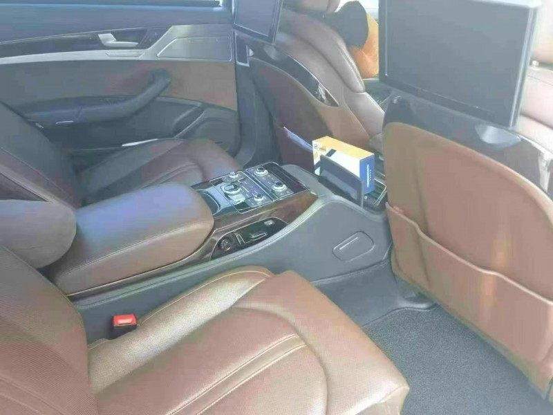 广州18年奥迪A8L7