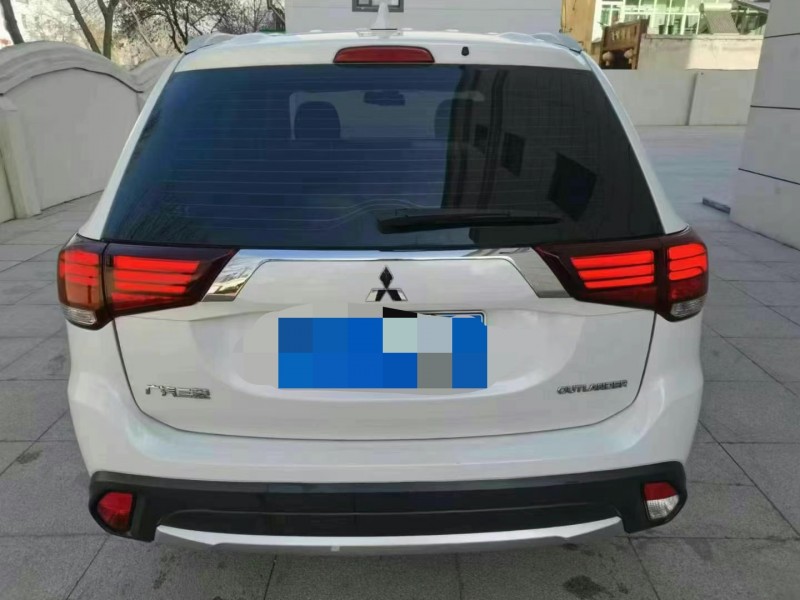 保定18年三菱欧蓝德4