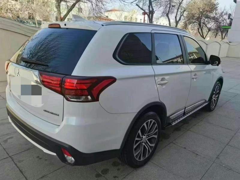 保定18年三菱欧蓝德5