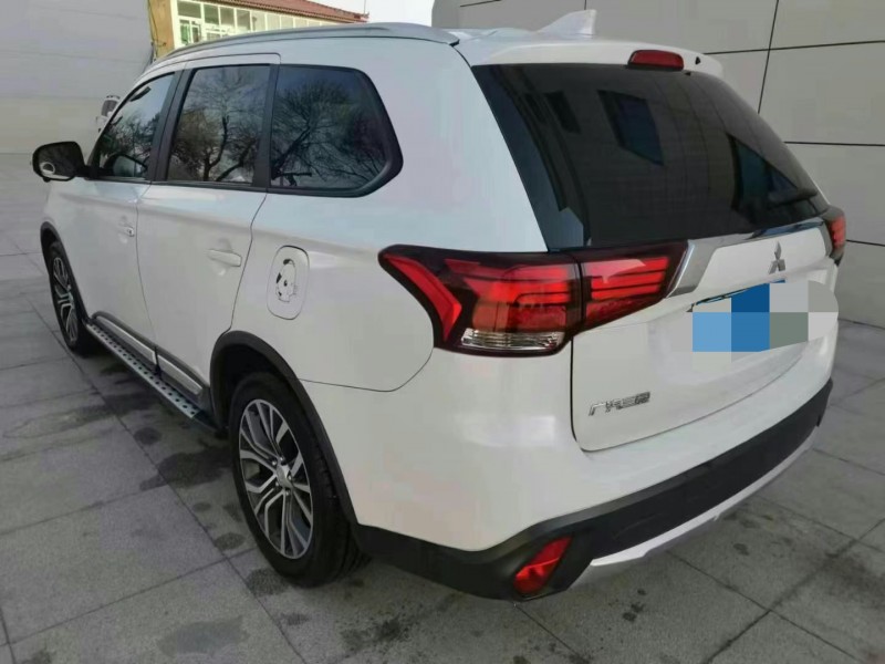 保定18年三菱欧蓝德6