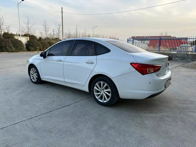 徐州18年别克威朗8